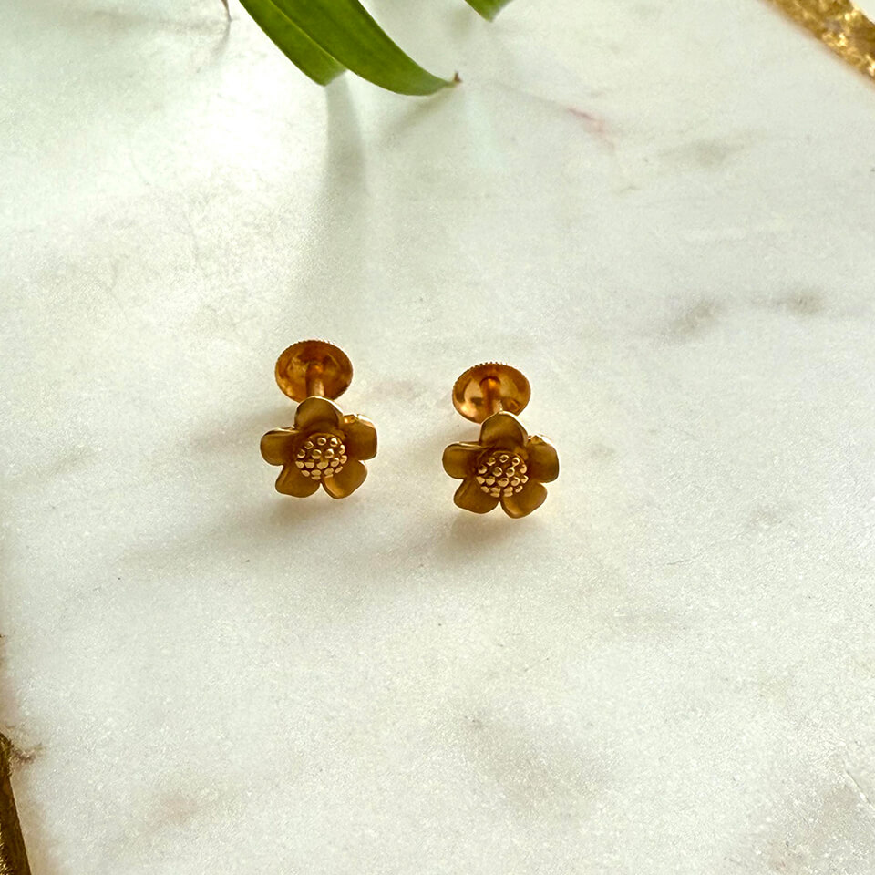 Lightweight Flower Design Studs in 22kt Gold GS552