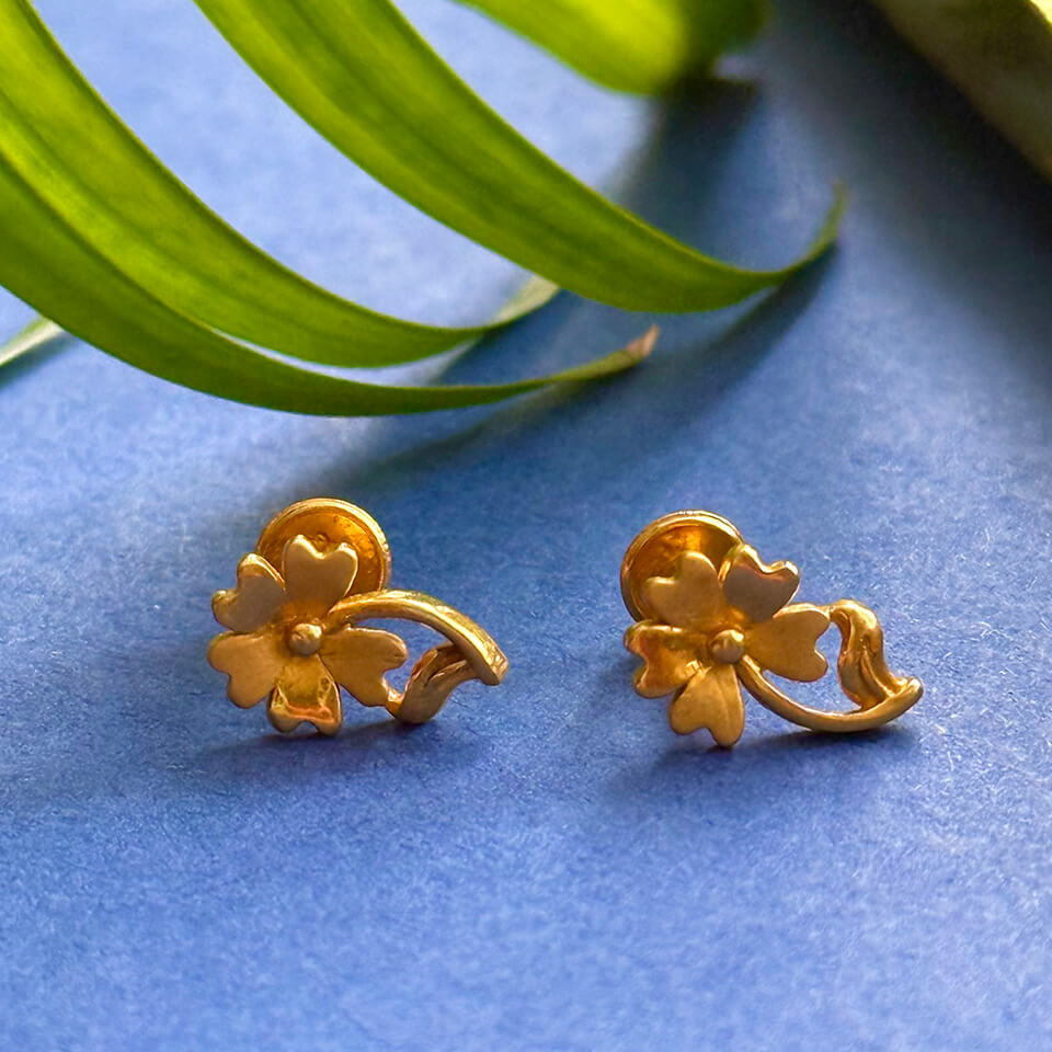 Lightweight Flower Design Studs in 22kt Gold GS580
