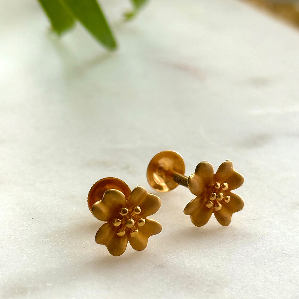 Lightweight Flower Design Studs in 22kt GS596