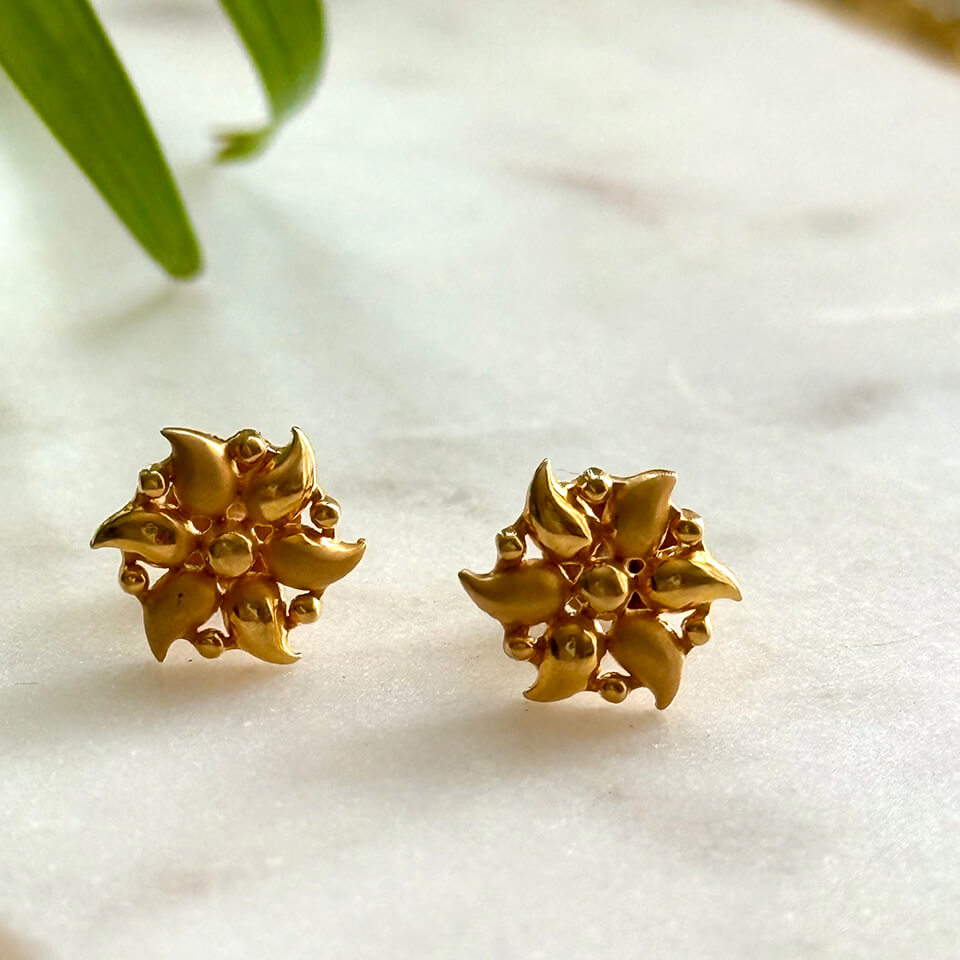 Lightweight Flower Design Studs in 22kt Gold GS521